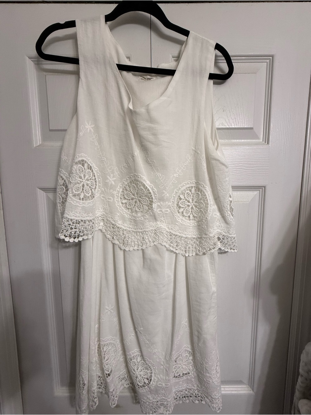 Blu Pepper White Sleeveless Embroidered Layered Dressing